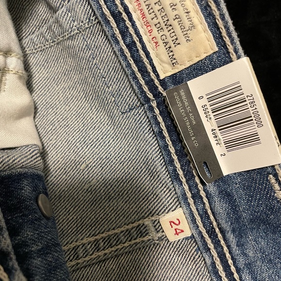 Levi’s button up skirt - Picture 2 of 5